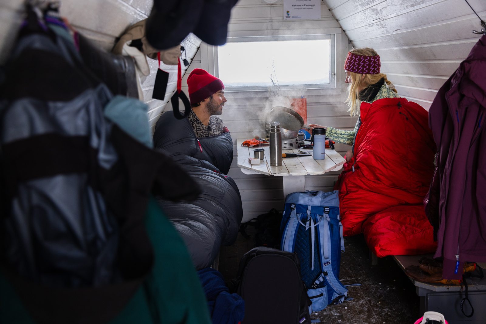 Cooking in an emergency hut
